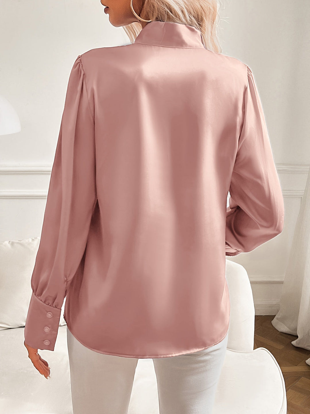 Taya |  Blouse met Subtiele Strik